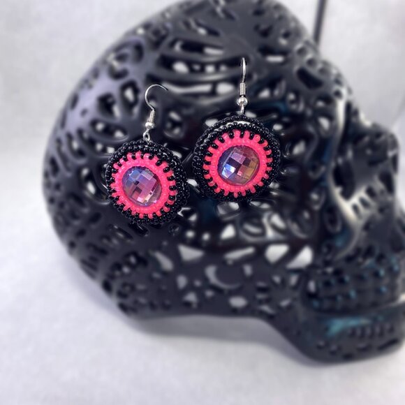 Pink and Black beaded earrings - Picture 2 of 4
